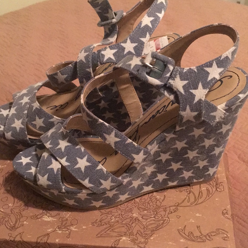 Shoes - Picture 3 of 4